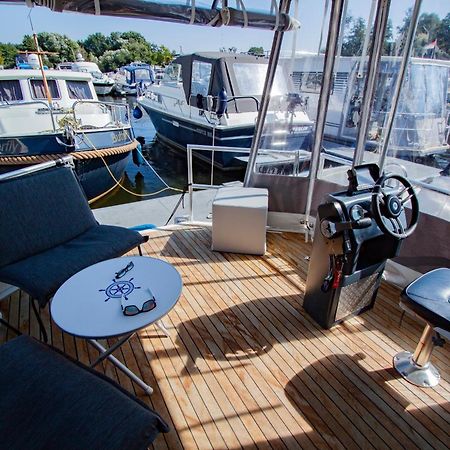 ホテル Hausboot ヘニッヒスドルフ エクステリア 写真